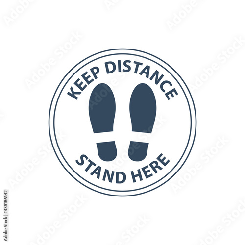 Fotografía Steps on floor in circle, keep distance in line, stand here sign, queue order
