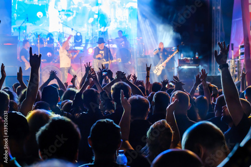 Cuadros en Lienzo Fans at live rock music concert cheering