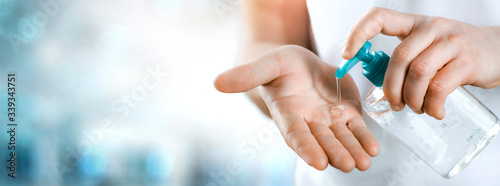 Fotografía Sanitizer alcohol gel in hands rub clean hand hygiene prevention of coronavirus virus