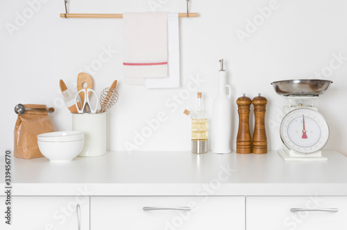 Fotomural Minimalistic modern kitchen in pastel colors with kitchenware and space