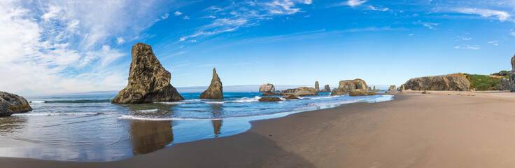 Wall Mural - Panoramic view of sea stacks along Bandon Beach in Oregon
