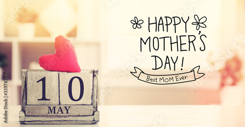 Fotografía 10 May Happy Mohters Day message with wooden block calendar