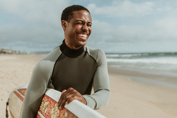 Canvas Print - Smiling male surfer