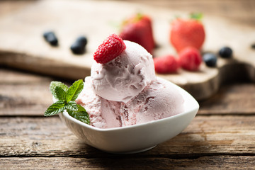 Wall Mural - Delicious bowl of strawberry ice cream