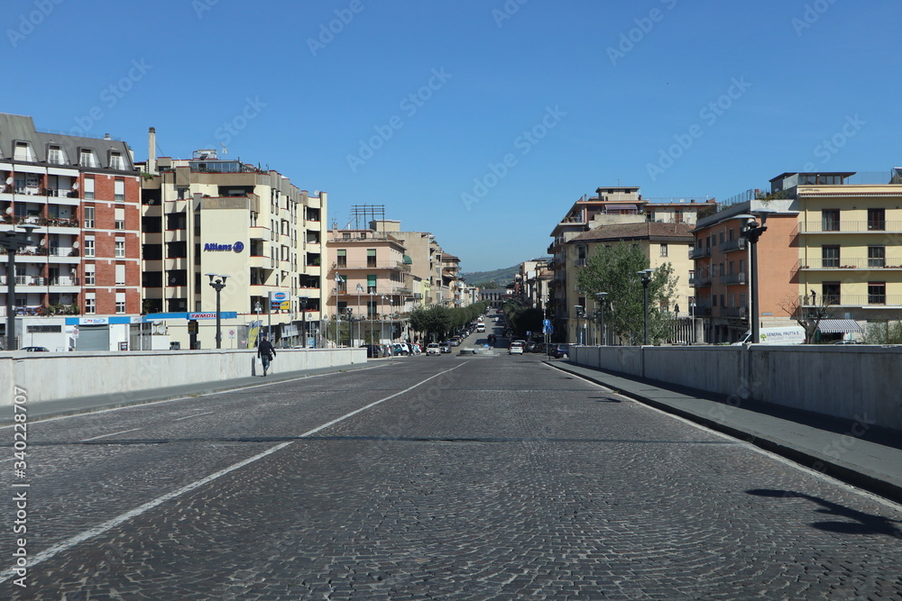 Benevento - Viale della stazione durante la quarantena - obrazy, fototapety, plakaty 