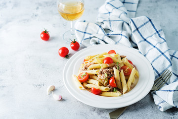 Canned Tuna, tomato garlic parsley salad