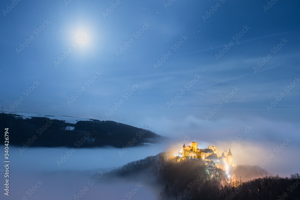 Obraz na płótnie Bourscheid castle under a full moon w salonie