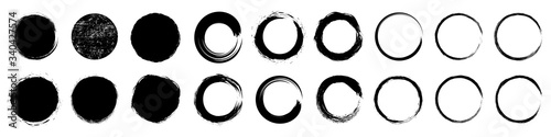 Fotografía Set different circle brush strokes, hand drawn paint brush circle logo frame – f