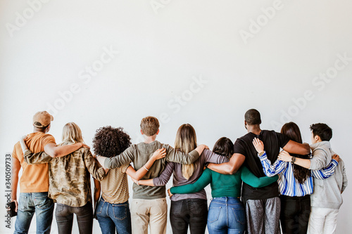 Group of people supporting each other Tableau sur Toile