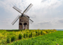 Chesterton Windmill Built In 1632 In Fields Of Wheat And Rapeseed, Warwick, England