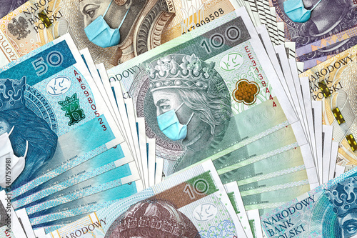 Plakat do biura rachunkowego  wszystkie-polskie-banknoty-z-maska-na-twarz-przeciwko-koronawirusowi-ktory-uderzyl-w-polska-gospodarke-powodujac-recesje