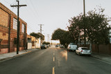 Fototapeta Miasto - Quiet road in a neighborhood of Los Angeles