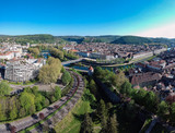 Fototapeta Miasto - Vue aérienne du centre ville de Besançon depuis le quartier Battant