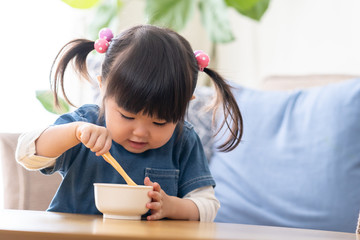 Wall Mural - 子供　食事