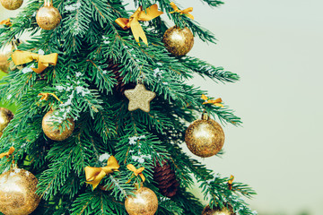 Wall Mural - Green fir tree with golden balls. Christmas wallpaper.