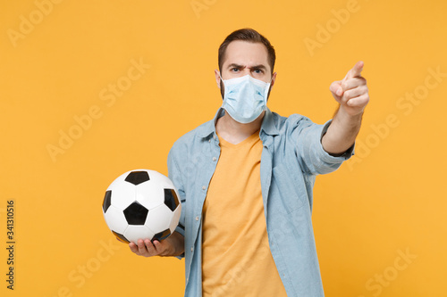 Cuadros en Lienzo Irritated man in face mask isolated on yellow background