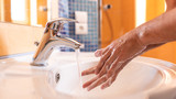 Fototapeta  - Mycie rąk mydłem  w celu ochrony przed wirusami.