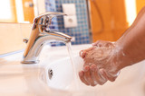 Fototapeta  - Mycie rąk mydłem  w celu ochrony przed wirusami.