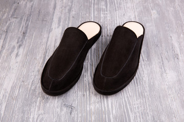 Home slippers made of natural leather, multicolored, different size and different color