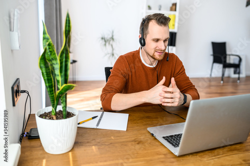 Cuadros en Lienzo The guy uses hands-free headsets to work from home