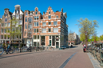 Canvas Print - Medieval facades along the canal in the Jordaan in Amsterdam the Netherlands