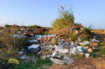 Sticker - In den Dühnen abgeladener Müll (Golden beach, Gialova, Pylos, Peloponnes, Griechenland) - rubbish on a beach (Divari, Gialova, Pylos, Peloponnese, Greece)