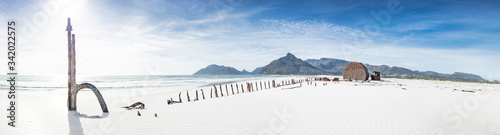 Fotomural Panorama of beach and shipwreck