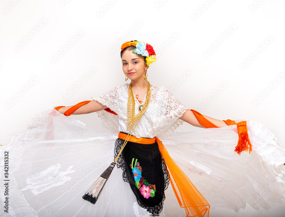 Stockfoto adolecente latina, con traje tipico de veracruz mexico