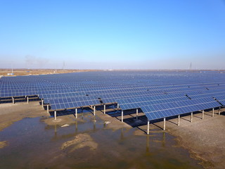 Solar photovoltaic panels and solar photovoltaic power generation systems