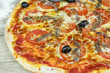 pizza napolitaine (pizza anchois, tomate et olives)