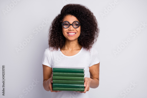 Fotomural Close-up portrait of her she nice attractive cheerful cheery wavy-haired girl ne