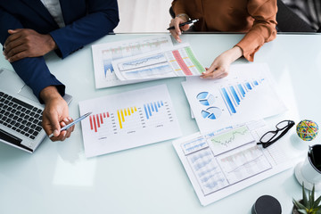 Poster - Businesswoman Writing On Graph