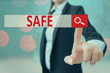Leinwandbilder - Writing note showing Safe. Business concept for protected from or not exposed to danger or risk Not likely to be harmed