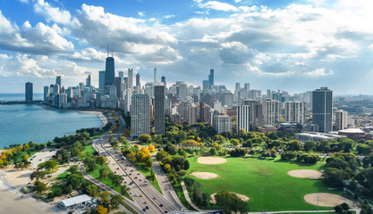 Fototapete - Chicago skyline aerial drone view from above, lake Michigan and city of Chicago downtown skyscrapers cityscape bird's view from park, Illinois, USA
