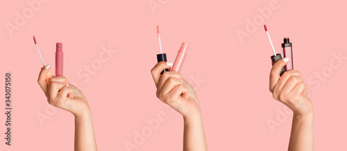 Cuadros en Lienzo Close up of female hands holding collection of lip glosses on pink background, collage