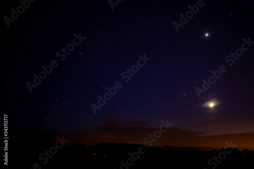 Fotomural the moon and sirius in the night sky