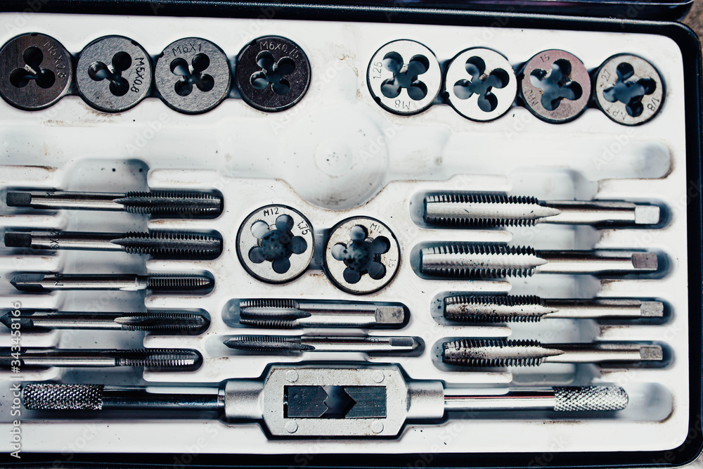 Stock-Foto „tool set thread-cutting stamp - a tool for cutting external ...