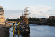 Bremen - Stadtlandschaft mit Schiffen am Fluss