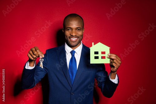 Cuadros en Lienzo Photo of handsome dark skin business guy hold key chain green paper house real e