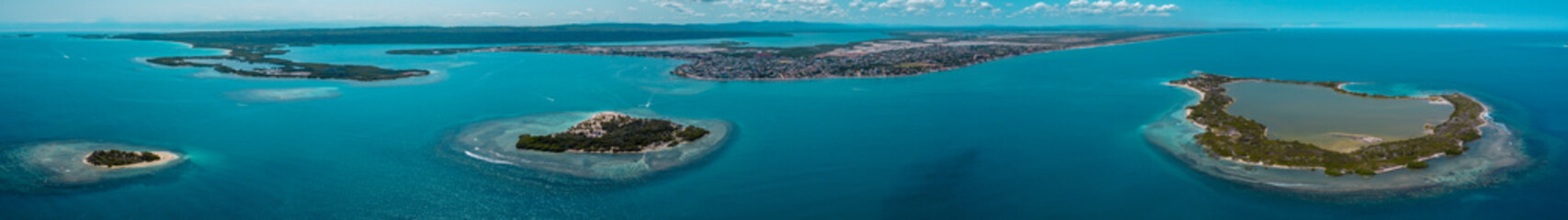 Panorama de los Cayos Peraza, Muerto y Sal, pertenecientes al Parque Nacional de Morrocoy en Venezuela