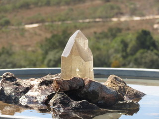 cristal gigante pedra e agua 