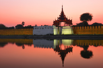Fototapete - Night view to the silhouettes of the Fort or Royal Palace in Mandalay, Myanmar (Burma) with red sunset sky