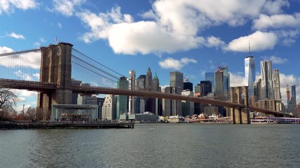 Fototapete - Panoramic view of Brooklyn bridge and Manhattan at sunny day, New York City.