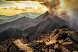 Fototapeta Fototapety do pokoju - Dymiące szczyty w Tatrach Wysokich, widok z Koziego Wierchu