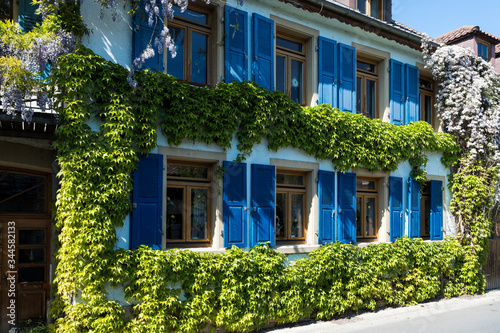 Haus Mit Blauen Fensterlanden In Eppingen Kaufen Sie Dieses Foto Und Finden Sie Ahnliche Bilder Auf Adobe Stock Adobe Stock