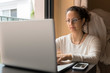 © selugallego - A woman sitting in front of a laptop.