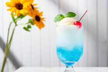 Homemade Blue Ice Cream Soda Float - 青いクリームソーダ