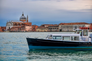 Wall Mural - venedig, italien - blick auf die insel giudecca mit II redentore