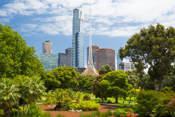 Canvas Print - Melbourne Skyline Thru Queen Victoria Gardens