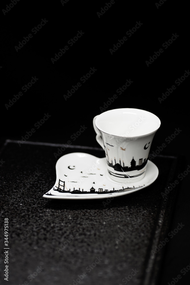 fotografie-traditional-turkish-coffee-with-turkish-delight-heart